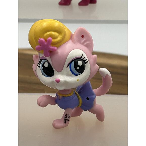 Littlest Pet Shop Hasbro Lot of 6 Mini LPS Animal Figures Cat Dog Walrus Deer - Picture 6 of 11